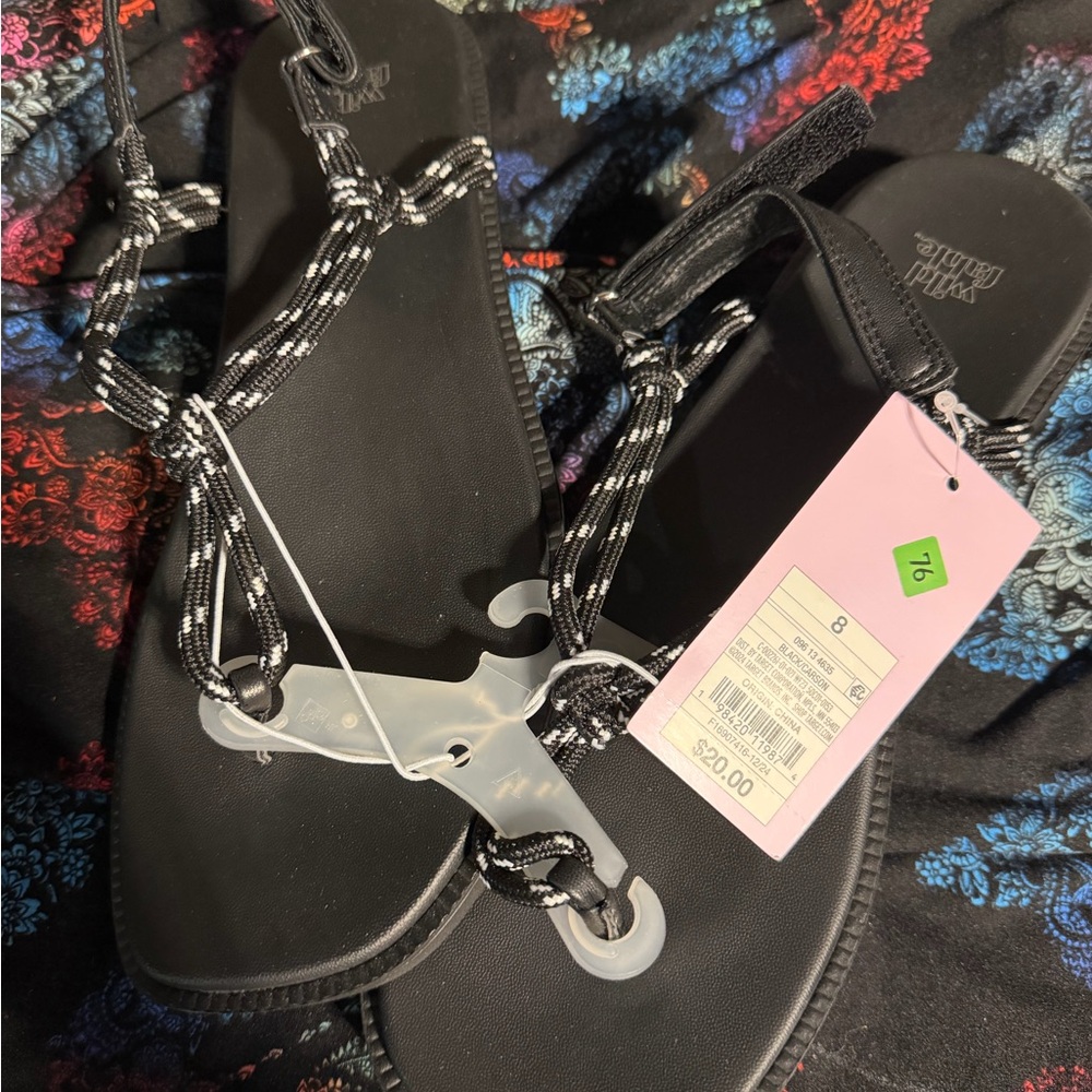Bnwt size 8 wild fable Black Sandals with White Straps